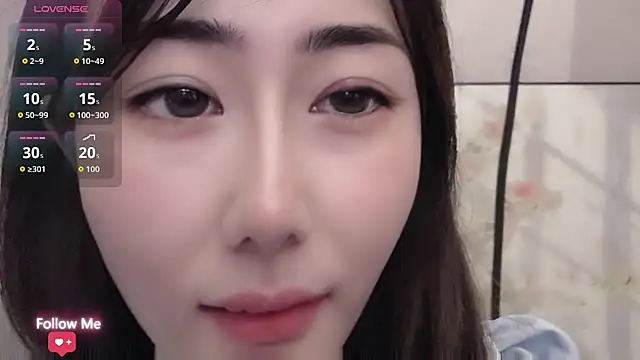 qiqi-- online show from May 25, 2026, 4:02 pm