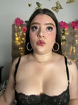 Jullieetta online show from June 28, 2026, 11:38 am