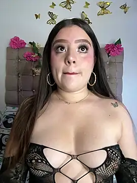 Jullieetta online show from June 29, 2026, 1:11 pm