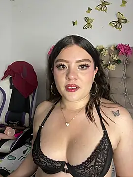 Jullieetta online show from July 28, 2026, 9:14 pm
