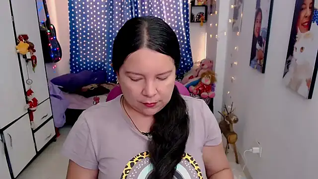 claryssa  online show from February 9, 2026, 8:57 pm