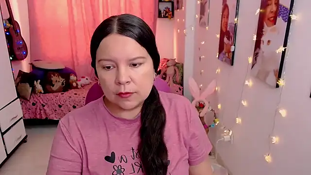 claryssa  online show from April 10, 2026, 7:18 pm