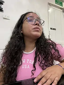 CurlyGirl 1 online show from February 8, 2025, 6:44 pm