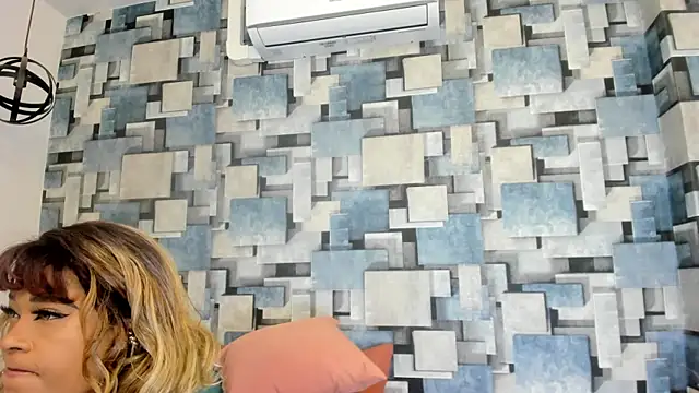 Snapshot of angel_dthroatt chatting on April 23, 2026, 12:04 pm angel dthroatt online show from April 23, 2026, 12:04 pm
