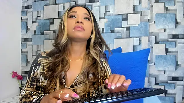 Snapshot of angel_dthroatt chatting on May 25, 2026, 12:11 pm angel dthroatt online show from May 25, 2026, 12:11 pm
