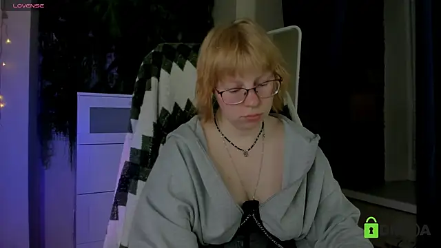 Melissa Wells online show from April 16, 2026, 9:39 pm