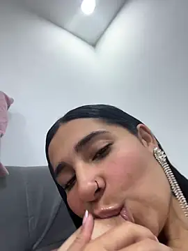 Meganmilk1 online show from March 5, 2026, 4:14 pm