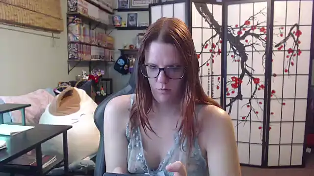 Snapshot of Sarahtineke chatting on May 5, 2026, 7:55 pm Sarahtineke online show from May 5, 2026, 7:55 pm