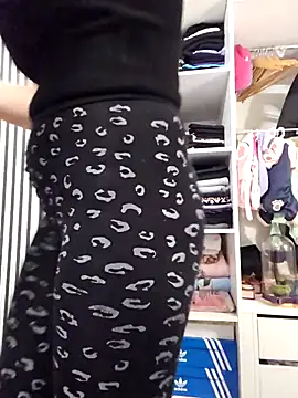 Snapshot of AnaFoxxy chatting on November 27, 2025, 8:05 am AnaFoxxy online show from November 27, 2025, 8:05 am