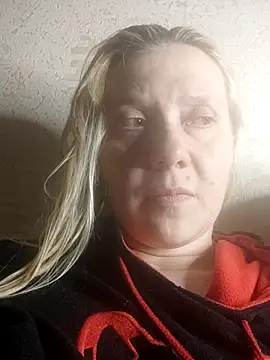 Snapshot of LeraSweet chatting on May 3, 2026, 7:42 pm LeraSweet online show from May 3, 2026, 7:42 pm