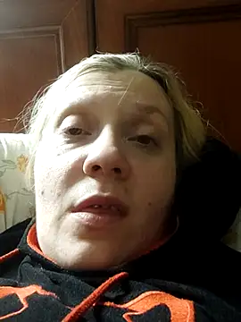 Snapshot of LeraSweet chatting on June 18, 2026, 8:13 pm LeraSweet online show from June 18, 2026, 8:13 pm