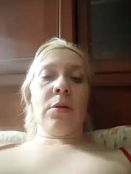 Snapshot of LeraSweet chatting on July 17, 2026, 8:46 pm LeraSweet online show from July 17, 2026, 8:46 pm