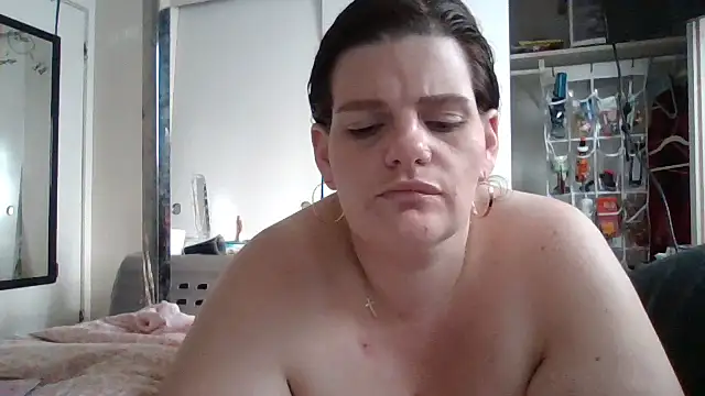 Snapshot of BeckiTooSweet chatting on October 3, 2025, 9:45 pm BeckiTooSweet online show from October 3, 2025, 9:45 pm