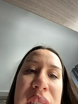 deliaroyal online show from February 4, 2026, 1:39 pm