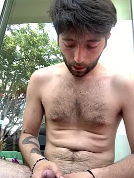GuillaumebeauZizi online show from May 27, 2026, 12:46 pm