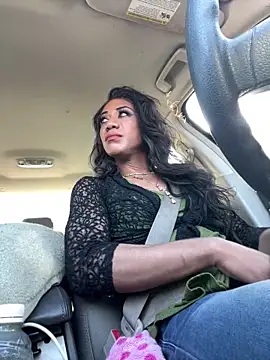 Snapshot of CaramelDipper chatting on October 9, 2025, 8:40 pm CaramelDipper online show from October 9, 2025, 8:40 pm