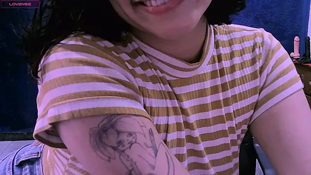 NinaYellow online show from January 16, 2026, 9:52 pm