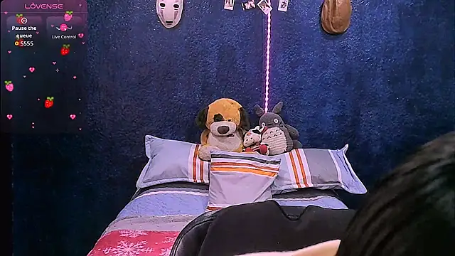 NinaYellow online show from February 4, 2026, 2:01 pm