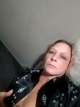 Snapshot of Everlyrose27 chatting on January 18, 2025, 4:26 am Everlyrose27 online show from January 18, 2025, 4:26 am