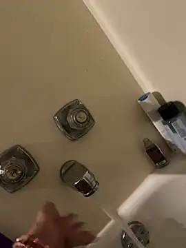 Snapshot of Everlyrose27 chatting on February 5, 2025, 8:04 pm Everlyrose27 online show from February 5, 2025, 8:04 pm