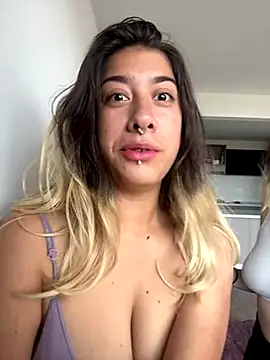 Snapshot of Enyeld_ruru chatting on November 14, 2025, 8:07 pm Enyeld ruru online show from November 14, 2025, 8:07 pm