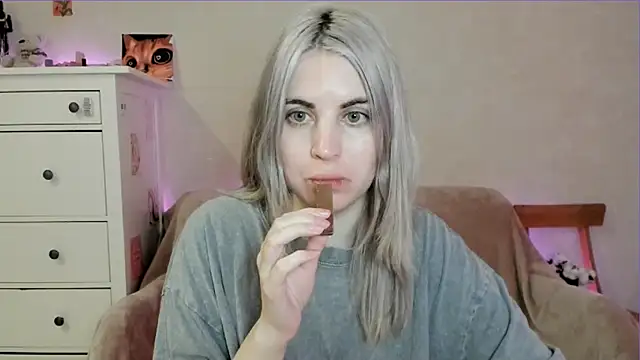 Snapshot of pawpaws chatting on April 19, 2026, 1:32 pm pawpaws online show from April 19, 2026, 1:32 pm