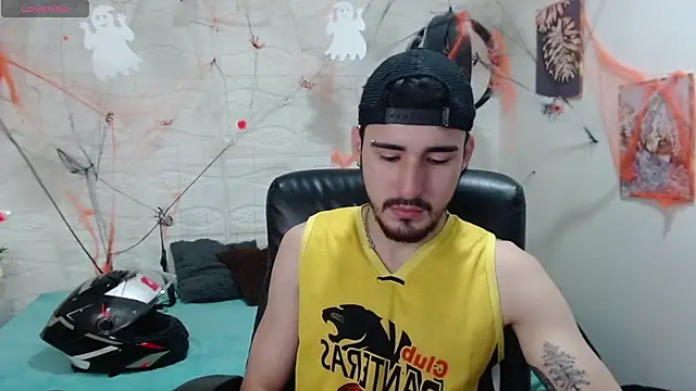 Snapshot of DmitriSanders chatting on December 5, 2024, 9:39 pm DmitriSanders online show from December 5, 2024, 9:39 pm