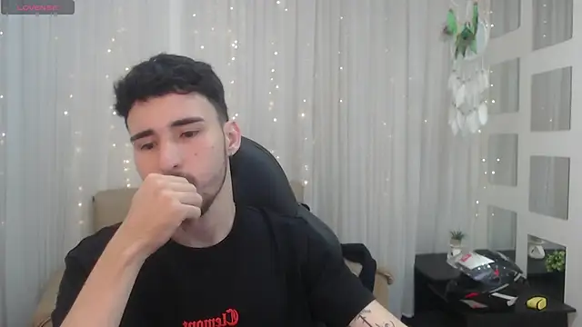 Snapshot of DmitriSanders chatting on December 26, 2024, 8:21 pm DmitriSanders online show from December 26, 2024, 8:21 pm