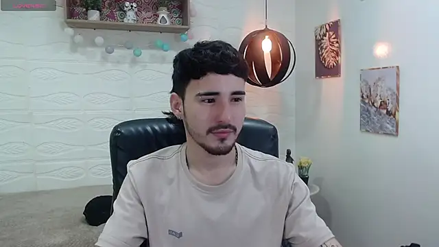 Snapshot of DmitriSanders chatting on January 6, 2025, 8:39 pm DmitriSanders online show from January 6, 2025, 8:39 pm