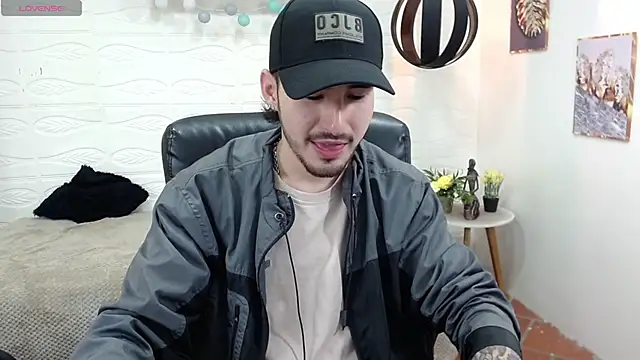 Snapshot of DmitriSanders chatting on January 22, 2025, 8:38 pm DmitriSanders online show from January 22, 2025, 8:38 pm