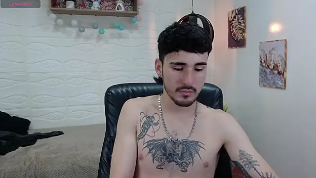 Snapshot of DmitriSanders chatting on January 23, 2025, 12:04 am DmitriSanders online show from January 23, 2025, 12:04 am