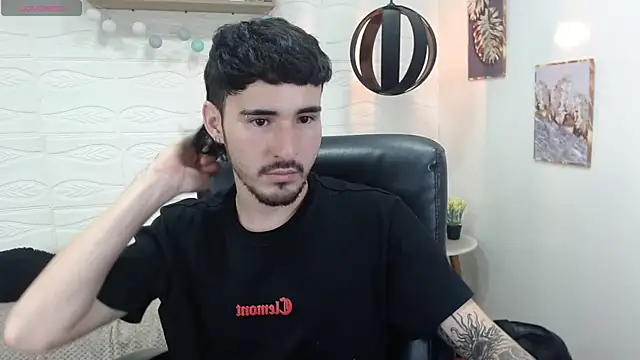 Snapshot of DmitriSanders chatting on January 29, 2025, 12:01 am DmitriSanders online show from January 29, 2025, 12:01 am