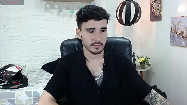 Snapshot of DmitriSanders chatting on February 13, 2025, 8:34 pm DmitriSanders online show from February 13, 2025, 8:34 pm