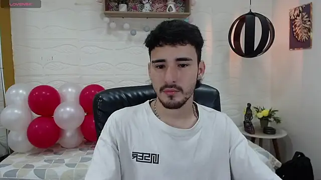 Snapshot of DmitriSanders chatting on February 18, 2025, 8:25 pm DmitriSanders online show from February 18, 2025, 8:25 pm