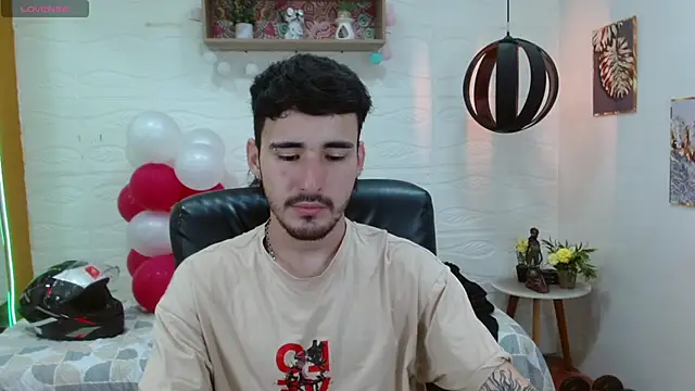 Snapshot of DmitriSanders chatting on February 26, 2025, 8:33 pm DmitriSanders online show from February 26, 2025, 8:33 pm