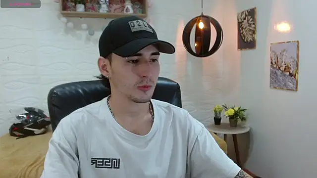 Snapshot of DmitriSanders chatting on March 12, 2025, 9:24 pm DmitriSanders online show from March 12, 2025, 9:24 pm