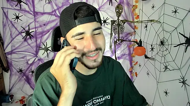 Snapshot of DmitriSanders chatting on October 10, 2025, 5:23 pm DmitriSanders online show from October 10, 2025, 5:23 pm