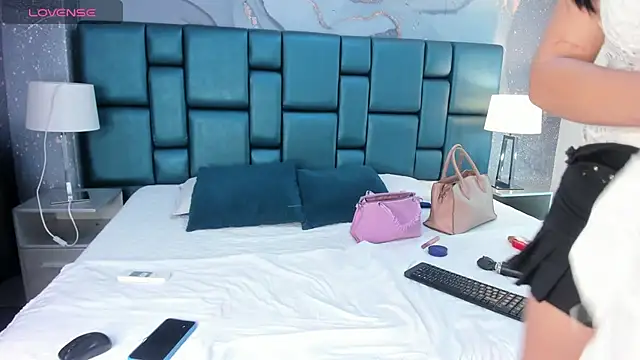 Snapshot of Nahomi_Wild chatting on December 24, 2024, 6:50 pm Nahomi Wild online show from December 24, 2024, 6:50 pm