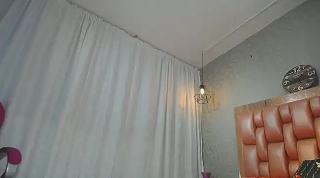 Snapshot of KEYRA-MILLER- chatting on January 17, 2025, 1:36 am KEYRA-MILLER- online show from January 17, 2025, 1:36 am