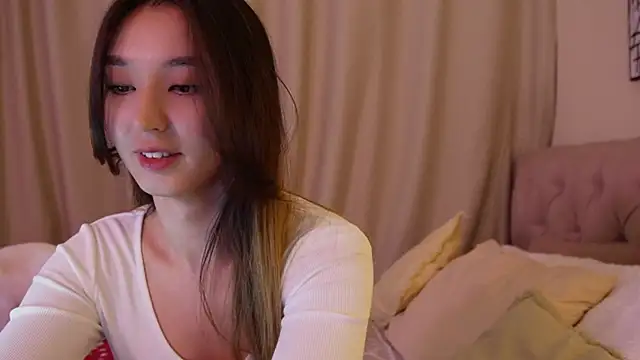 Sarasuo1 online show from December 11, 2024, 1:28 pm