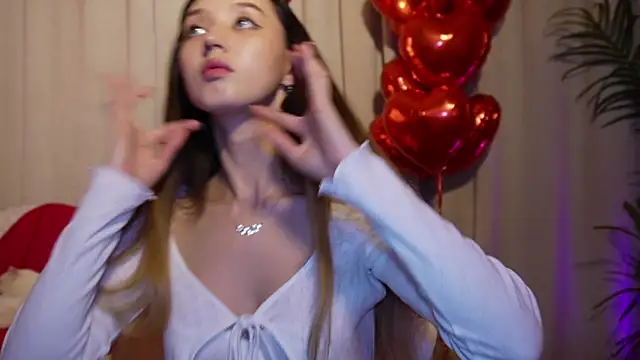 Sarasuo1 online show from February 17, 2025, 12:27 pm