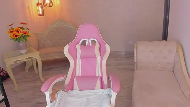 Snapshot of shantallknowless chatting on January 16, 2026, 12:20 pm shantallknowless online show from January 16, 2026, 12:20 pm