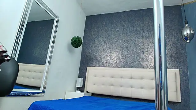 Cloeandtyfanny online show from December 22, 2025, 7:44 pm