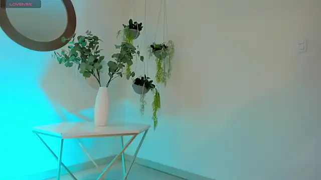 PaulinaSantos  online show from March 18, 2025, 7:31 pm