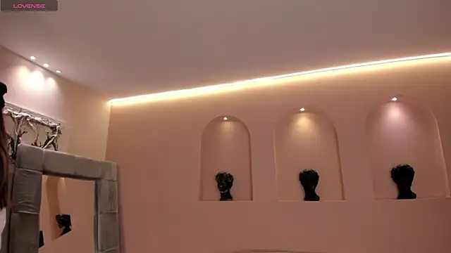 PaulinaSantos  online show from February 1, 2026, 5:44 pm