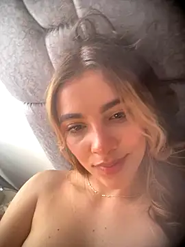 xia foxxy online show from September 21, 2025, 7:48 pm