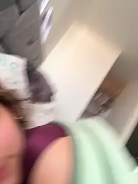 xia foxxy online show from October 5, 2025, 12:47 pm