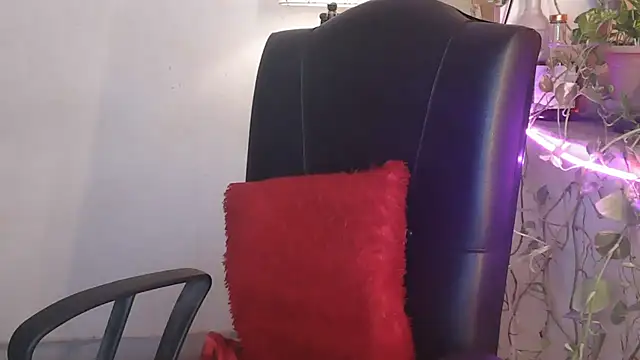 Snapshot of Black_cat_cutie chatting on July 21, 2026, 5:10 am Black cat cutie online show from July 21, 2026, 5:10 am