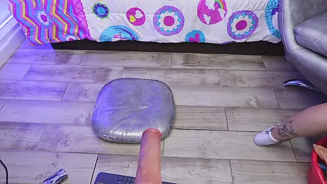 miss keisi online show from September 13, 2025, 6:08 pm