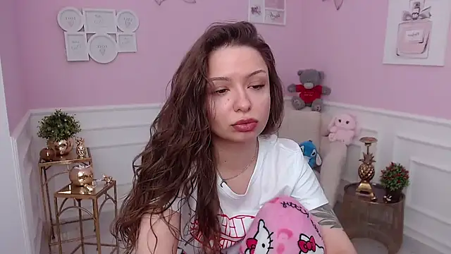 LucySkilar online show from February 5, 2026, 5:45 am